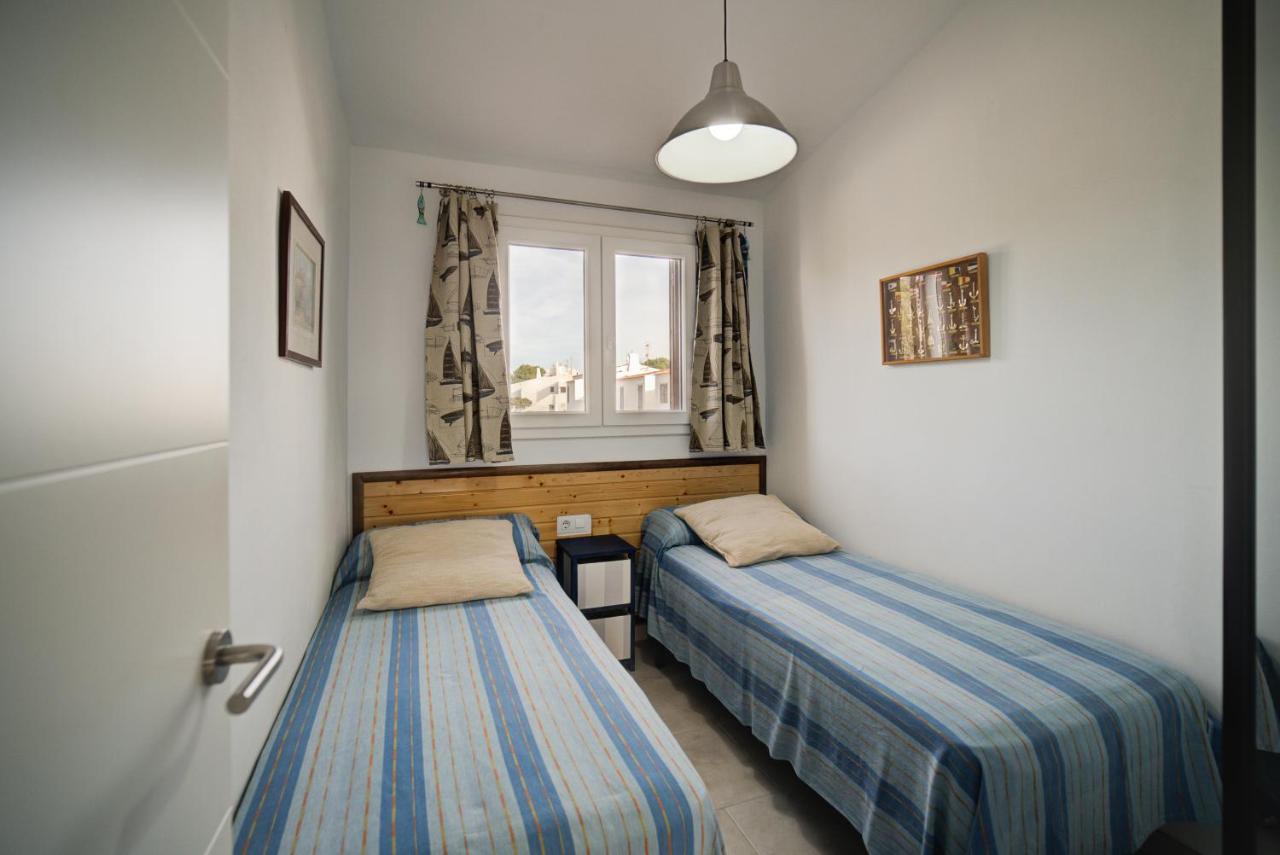 Vista Faro-Apartamento Con Balcon Que Mira Al Mar Cala' en Bosch Bagian luar foto