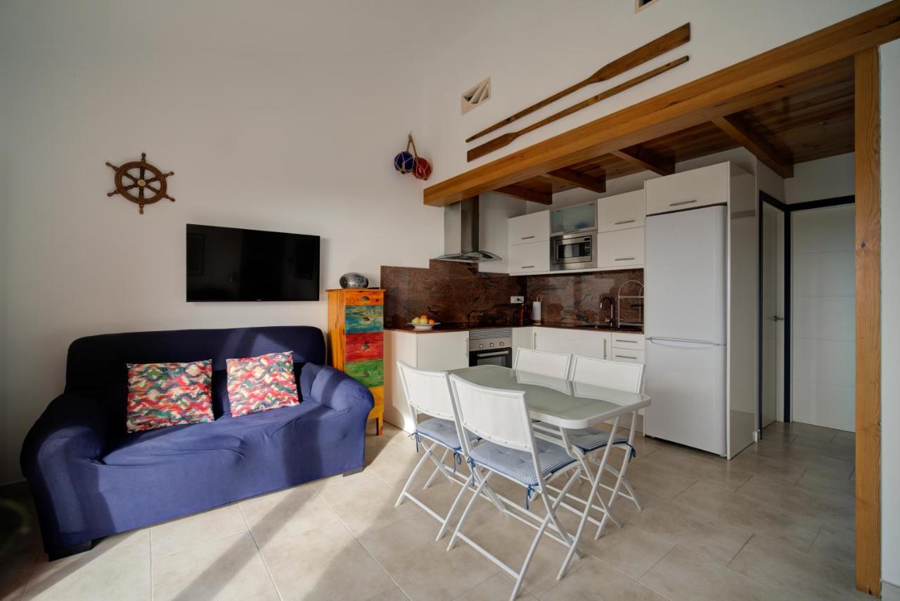 Vista Faro-Apartamento Con Balcon Que Mira Al Mar Cala' en Bosch Bagian luar foto