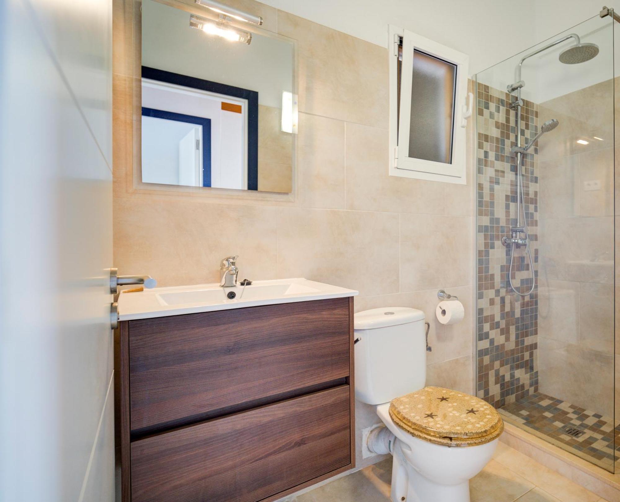Vista Faro-Apartamento Con Balcon Que Mira Al Mar Cala' en Bosch Bagian luar foto