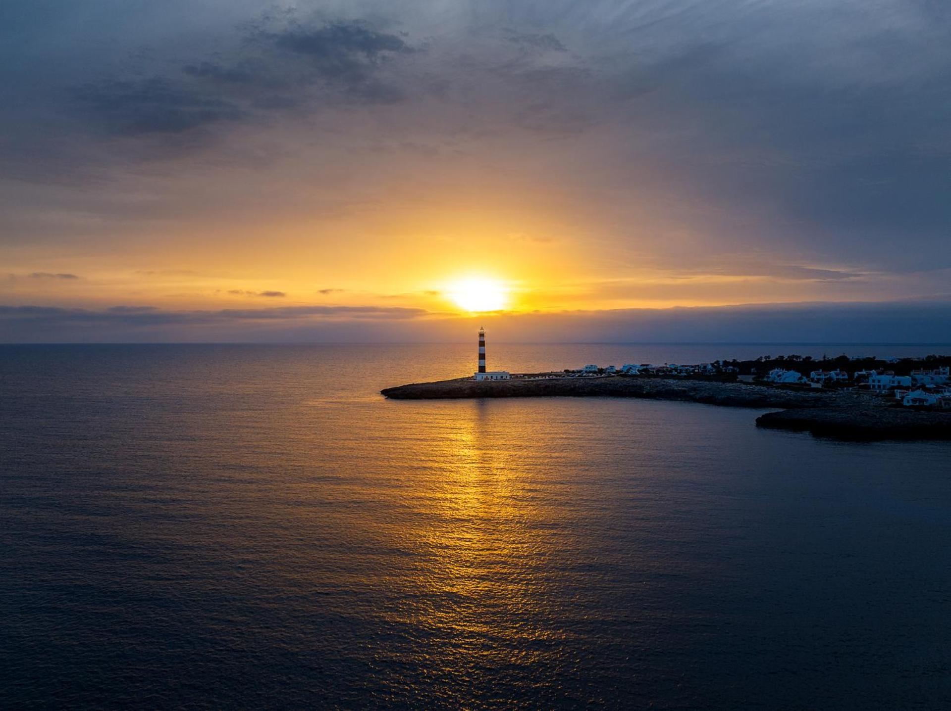 Vista Faro-Apartamento Con Balcon Que Mira Al Mar Cala' en Bosch Bagian luar foto