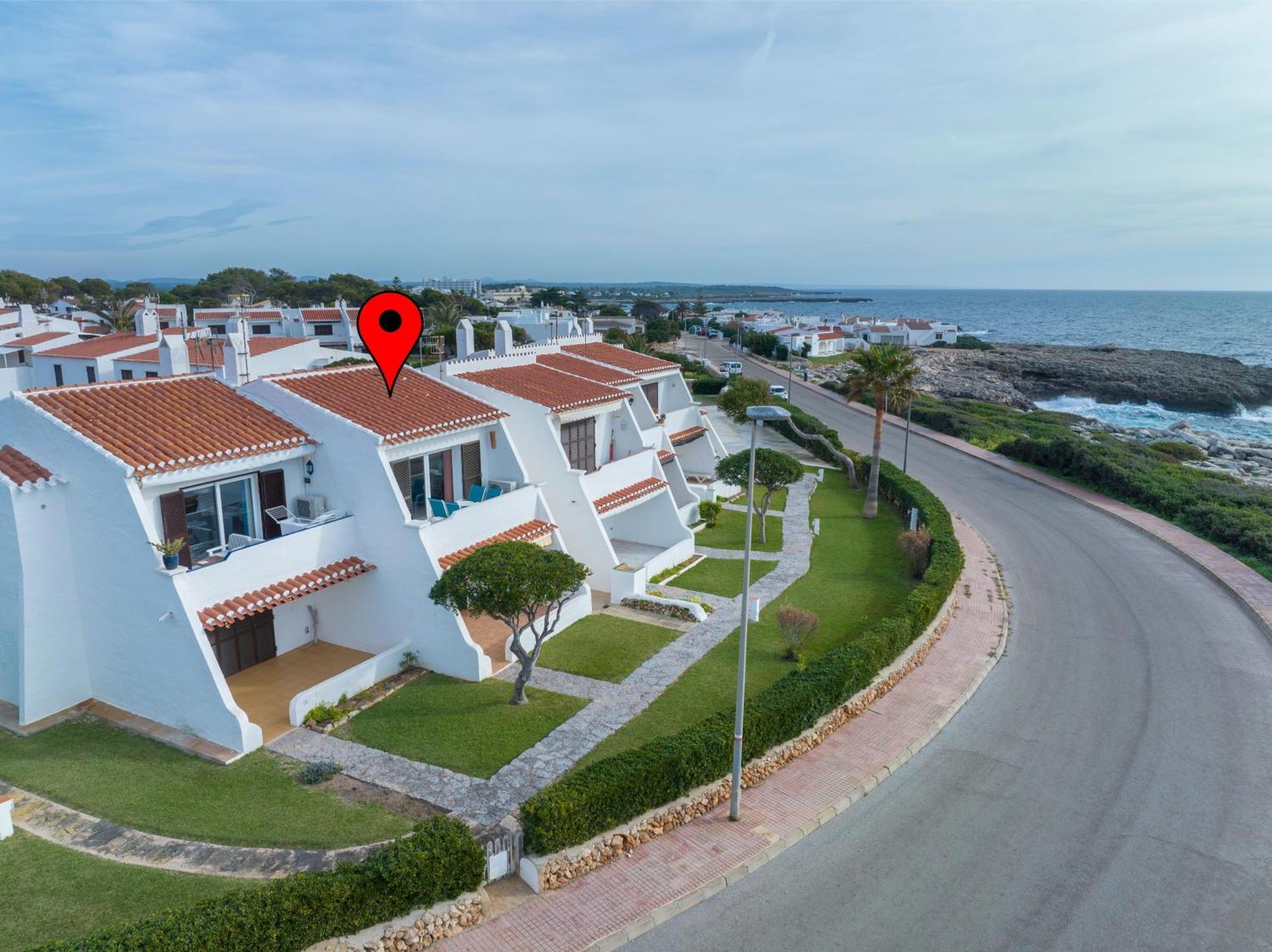 Vista Faro-Apartamento Con Balcon Que Mira Al Mar Cala' en Bosch Bagian luar foto