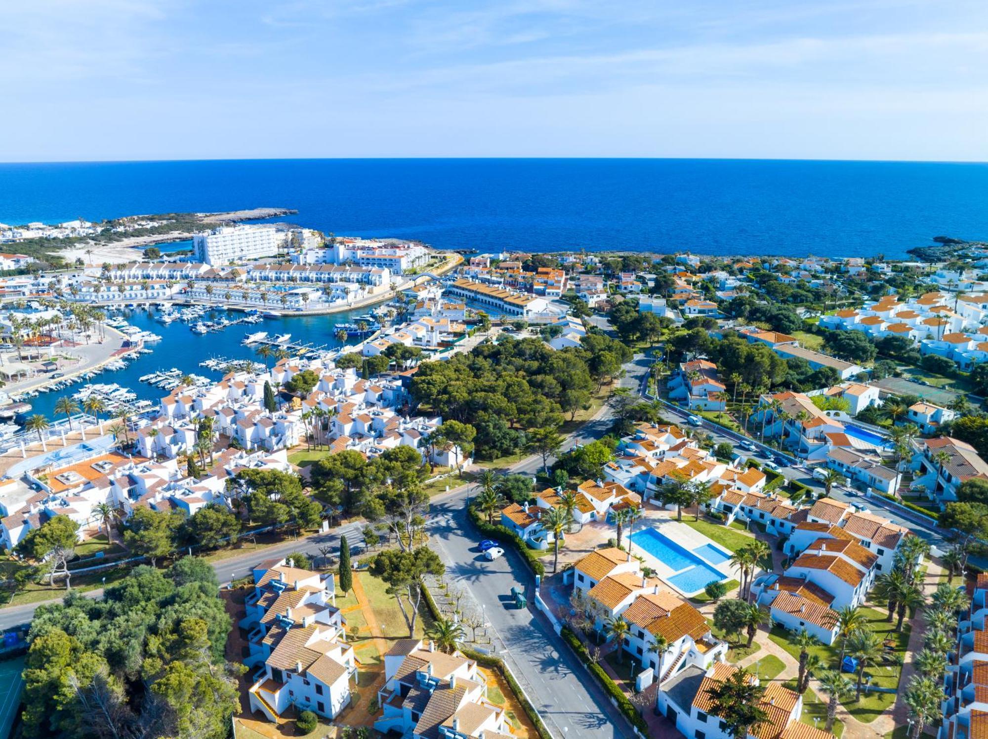 Vista Faro-Apartamento Con Balcon Que Mira Al Mar Cala' en Bosch Bagian luar foto